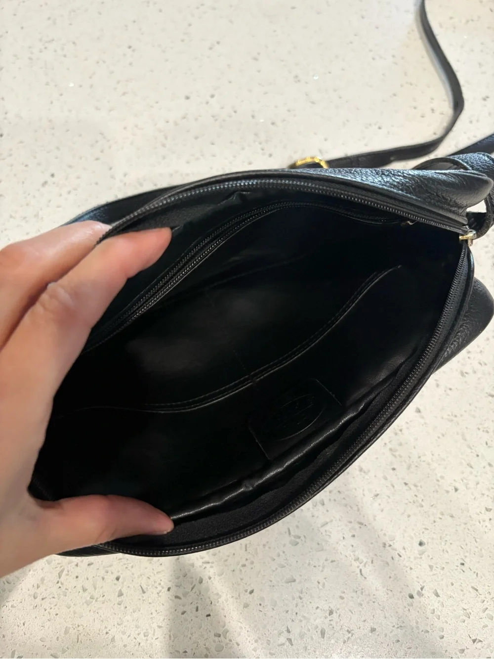 Vintage pebble leather Longchamp Black Leather Messenger Crossbody